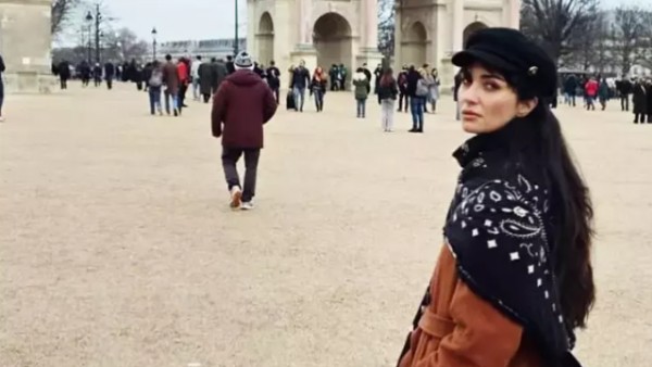 Tuba Büyüküstün'den Paris pozları...